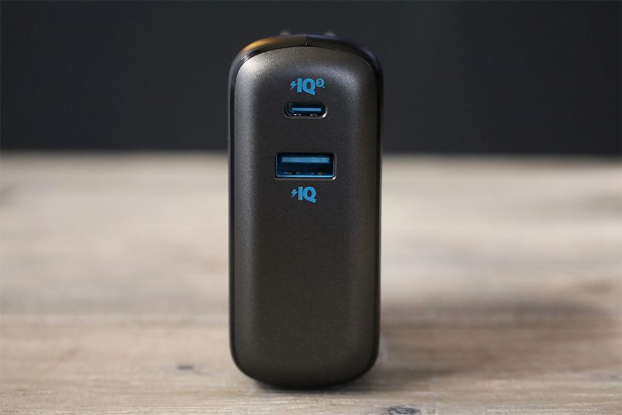 Anker PowerCore Fusion 10000はUSB-AとUSB−CPD対応の2ポート