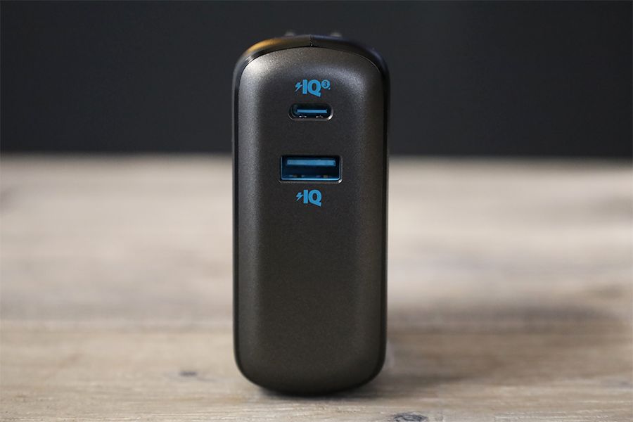 Anker PowerCore Fusion 10000はUSB-AとUSB−CPD対応の2ポート