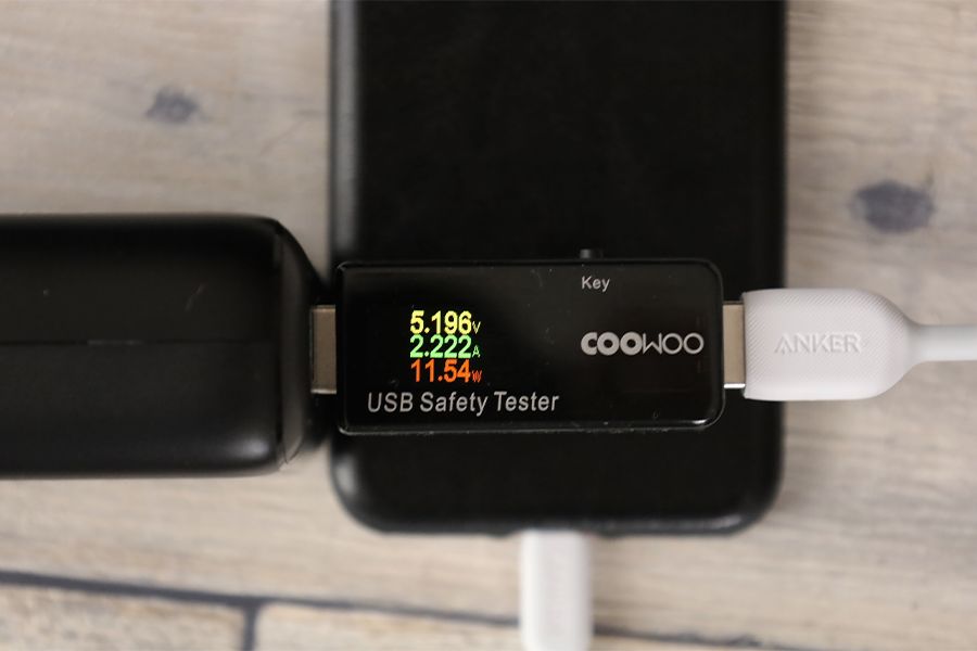 Anker PowerCore Fusion 10000のUSB-AでiPhone充電時は12W