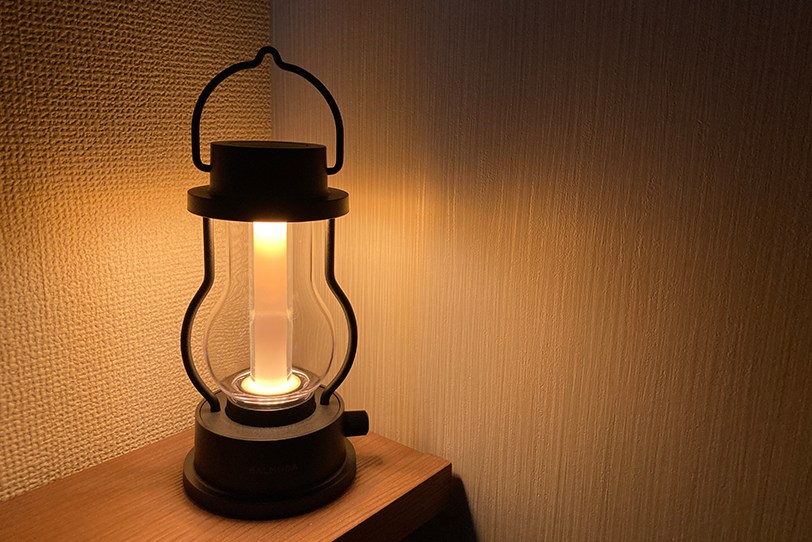 BALMUDA(バルミューダ)The Lantern L02Aの暖色の光