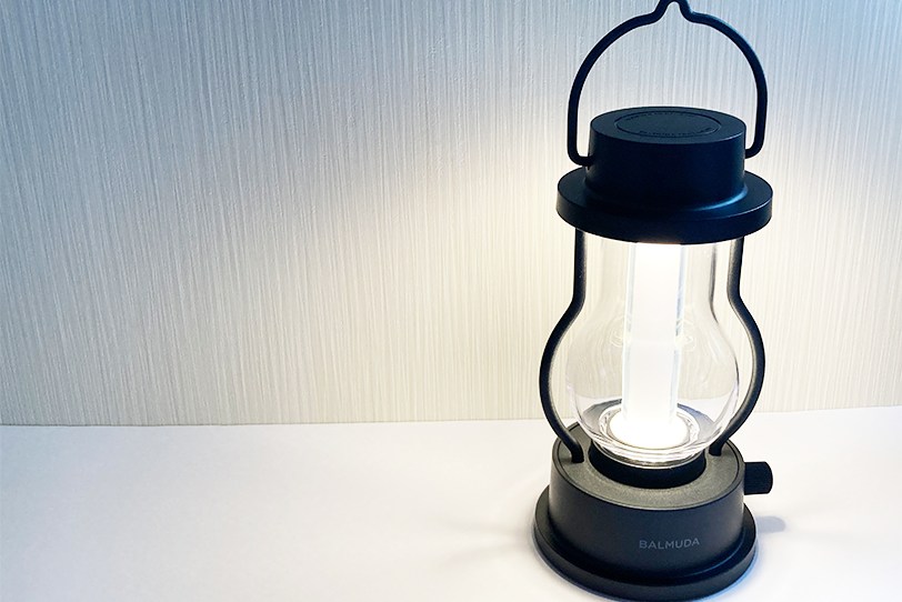 BALMUDA(バルミューダ)The Lantern L02Aを蛍光色で照らしてみる