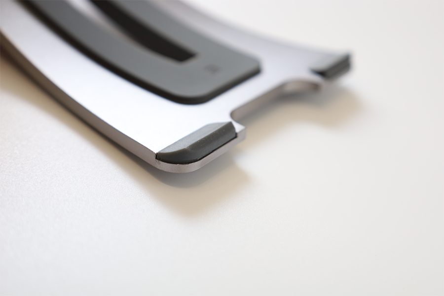 twelve south BookArc for MacBookスタンドは滑り止めが足元に4点ついている