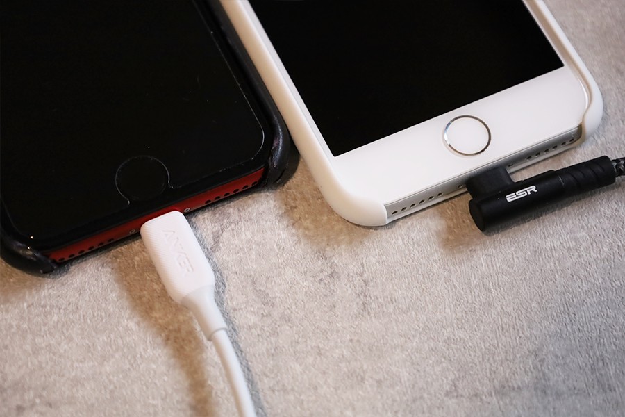 iPhoneApple純正レザーケースもシリコンケースもほぼどんなケーブルも対応済み