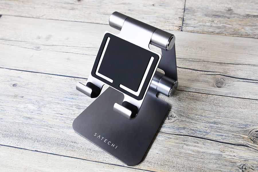 Satechi iPadデスクトップアルミスタンドの旧R1スタンドの外観