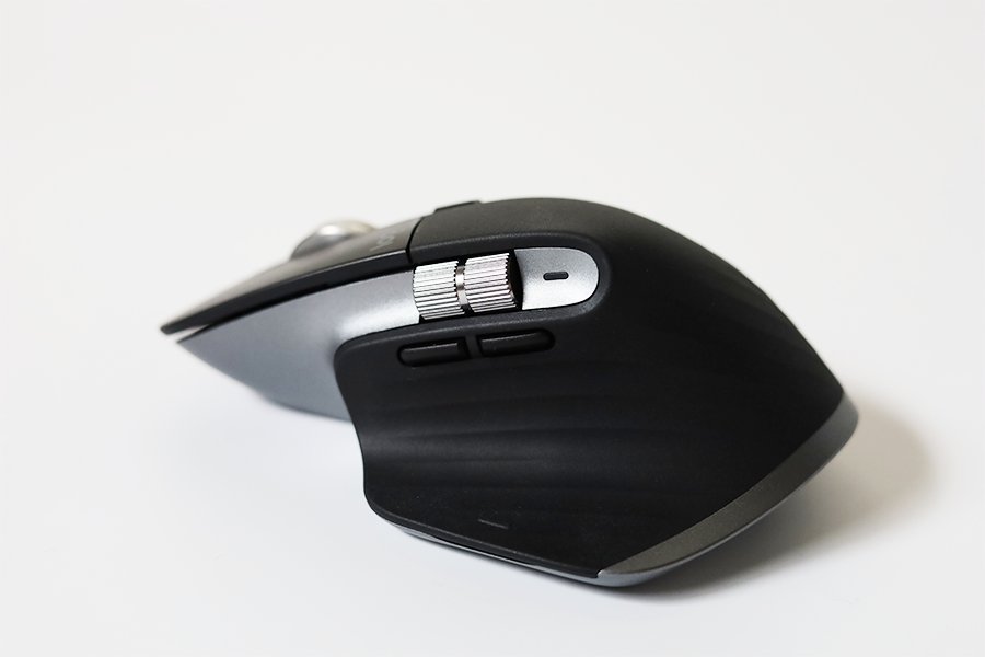 ロジクール MX MASTER 3 for Macの左側面はサイドボタン、ホイールが確認できる