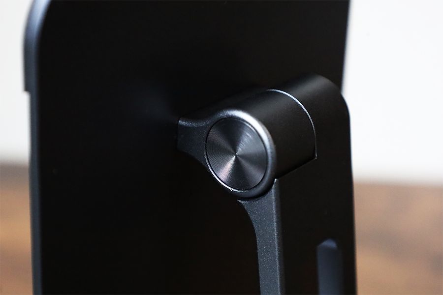 Satechi iPadデスクトップアルミスタンドのヒンジ上部サイド部分