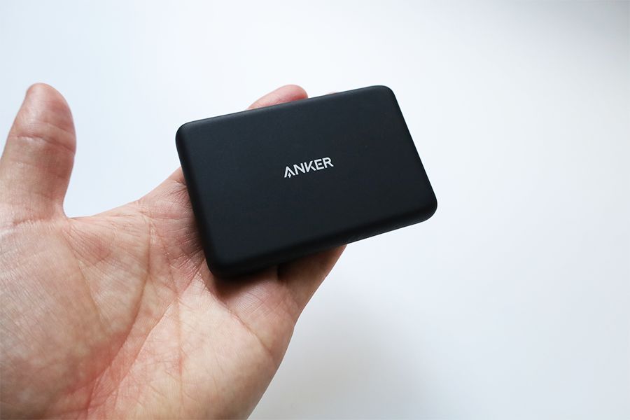 Anker PowerCore Magnetic 5000は手のひらサイズ