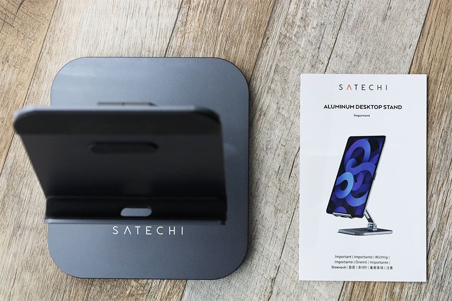 Satechi iPadデスクトップアルミスタンドの内容物は本体と取り扱い説明書