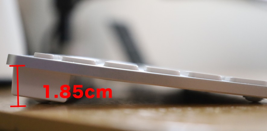 AnkerBluetoothウルトラワイヤレスキーボードの高さは1.85cm