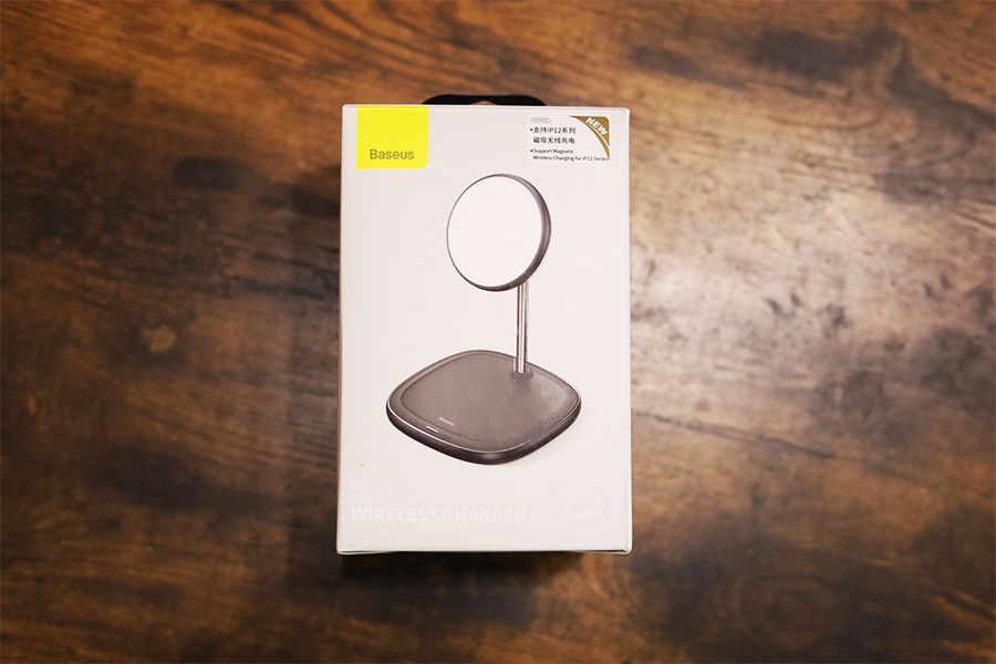 Baseus MagSafe充電スタンドの外箱
