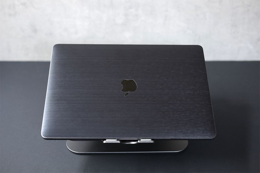 Bestand スタンドにMacBookを乗せた状態。安定感は抜群