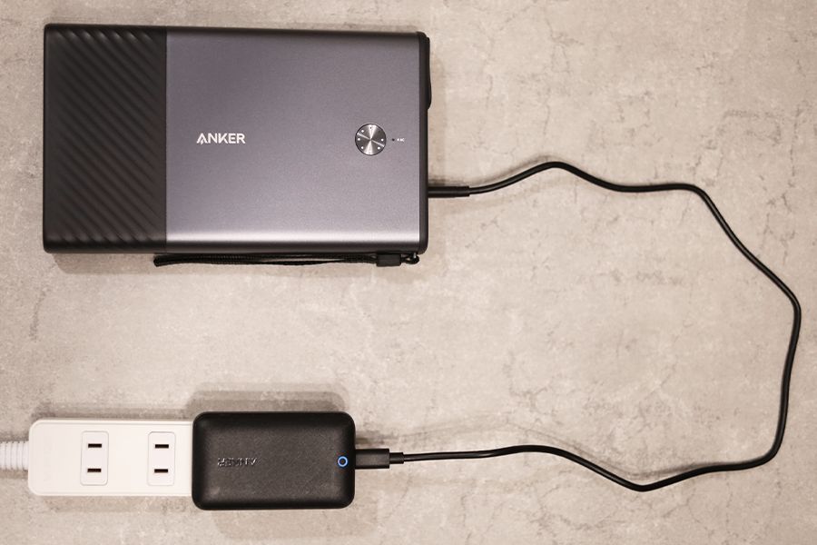 Anker PowerHuse 100の本体充電はAC電源で可能