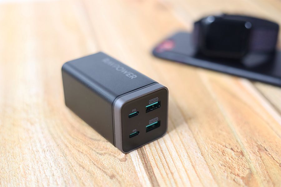RAVPower RP-PC136はMacBookやiPhoneはじめ4機同時充電可能