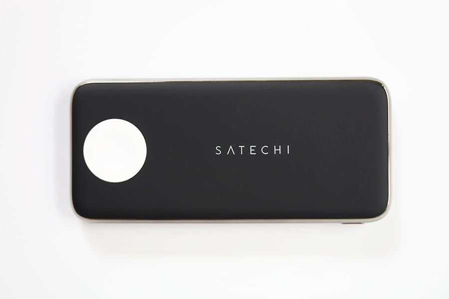 Satechi QUATRO WIRELESS POWER BANKの外観デザイン表面