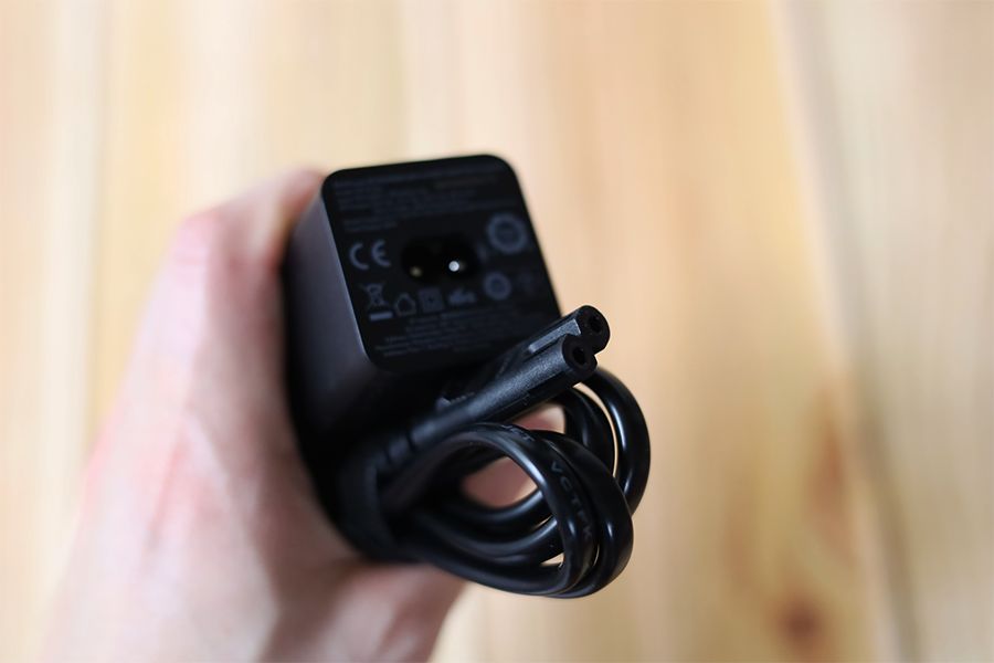 RAVPower RP-PC136の付属電源アダプター