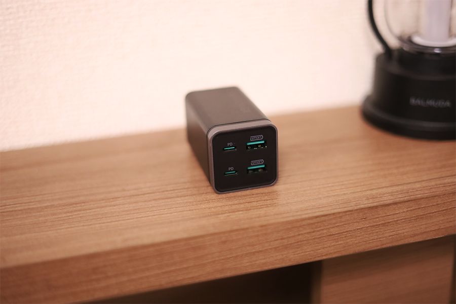 RAVPower RP-PC136は寝室ヘッドレストなどに設置しても相性が良い