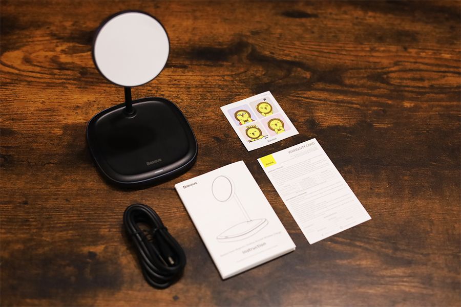 Baseus MagSafe充電スタンドの内容物