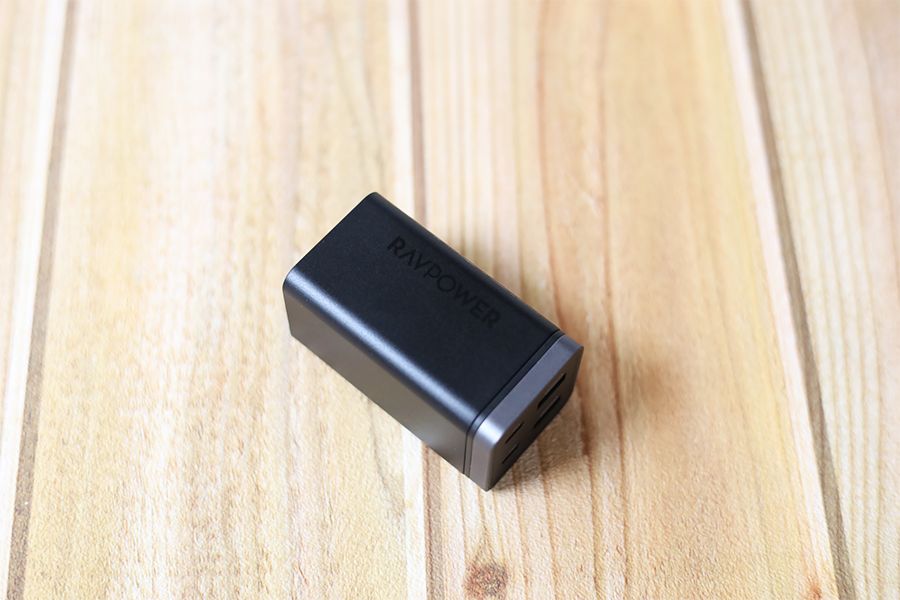 RAVPower RP-PC136の本体外観:デザインがかなりおしゃれかっこいい