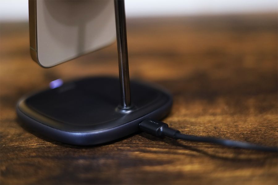 Baseus MagSafe充電スタンドを後ろから接続部分をチェック