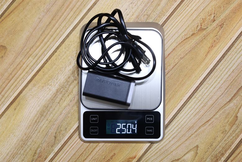 RP-PC136の重量はケーブル込で250g