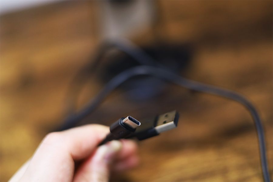 Baseus MagSafe充電スタンドの付属ケーブルはUSB-C&USB-A