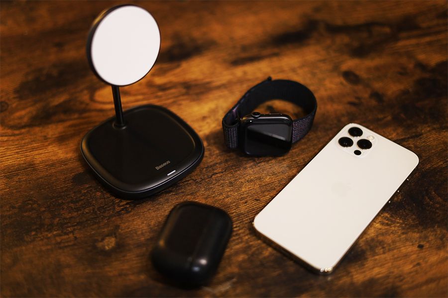 Baseus MagSafe充電スタンドは4台同時充電出来ない
