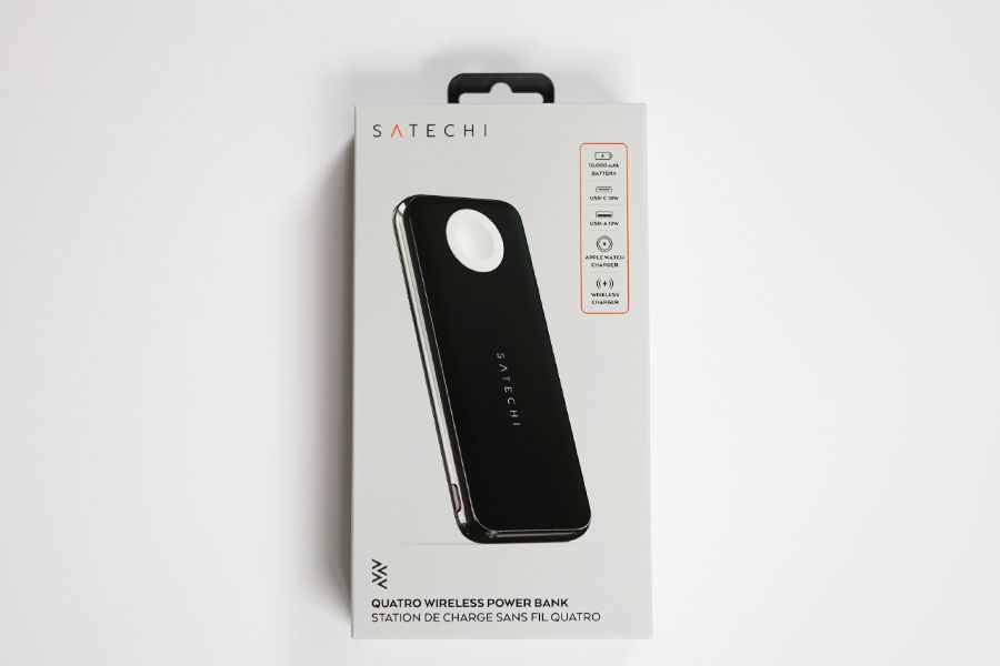 Satechi QUATRO WIRELESS POWER BANKの外箱表面