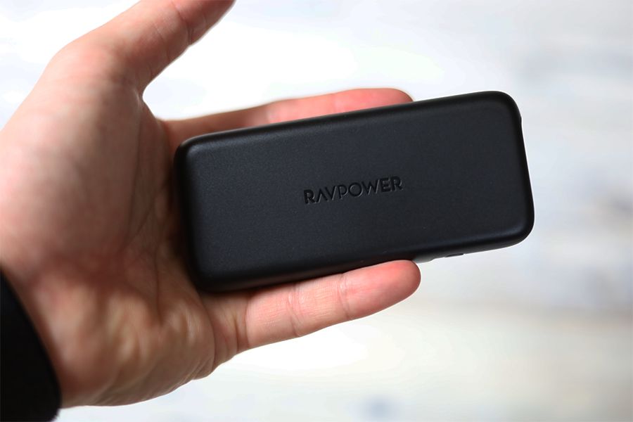 RAVPower RP-PB186は手に馴染みやすい