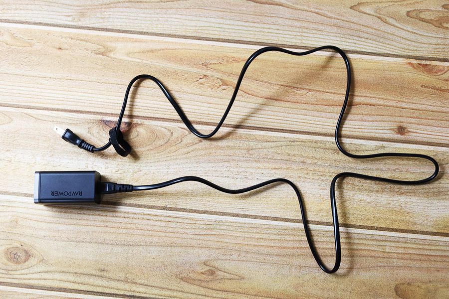 RAVPower RP-PC136のケーブルの長さは約150㎝