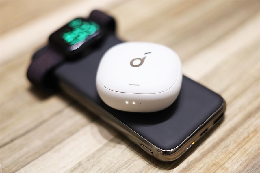 Satechi QUATRO WIRELESS POWER BANKはワイヤレス充電はAirPods以外も可能