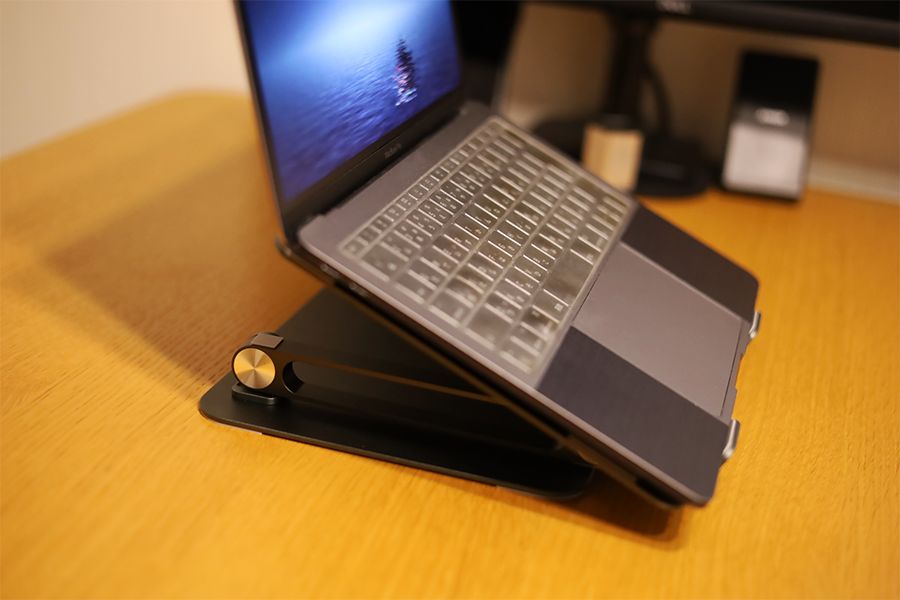 MacBookとBoYataスタンドで普通の高さも可能