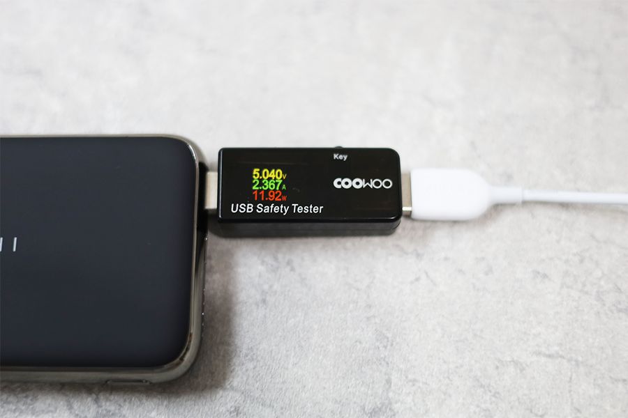 QUATRO WIRELESS POWER BANKのUSB-Aでスマホを充電した場合は約12W