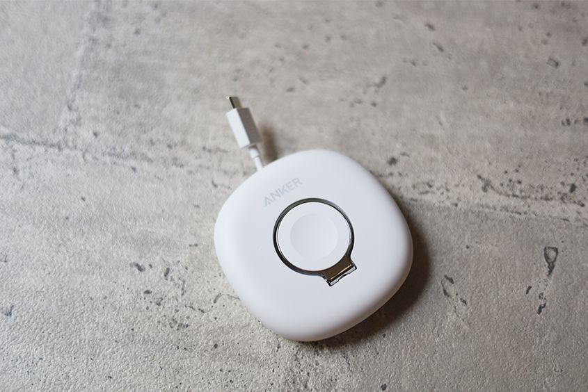 Anker Magnetic Charging Dockの全面デザイン斜め