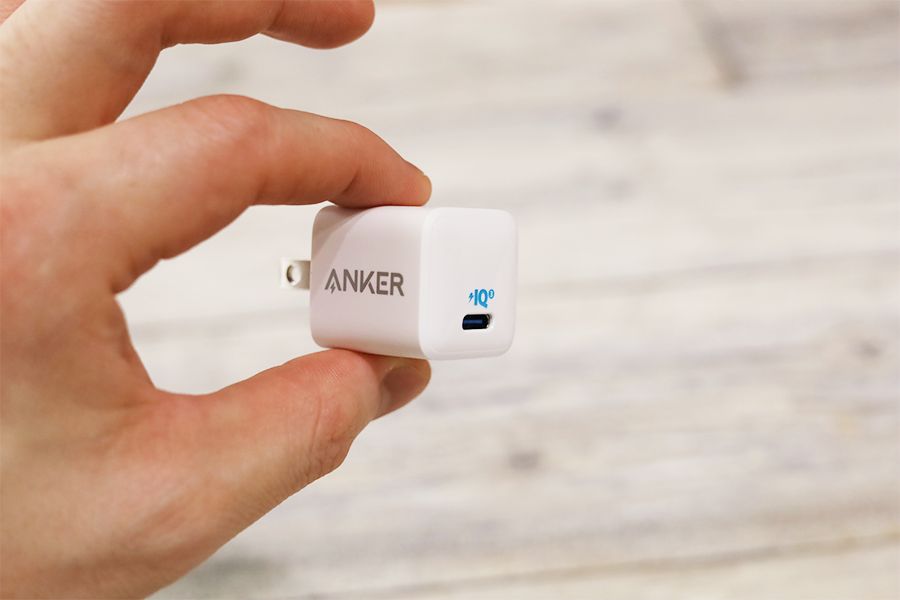 Anker PowerPort Nano Ⅱ 20Wの充電器は小さい