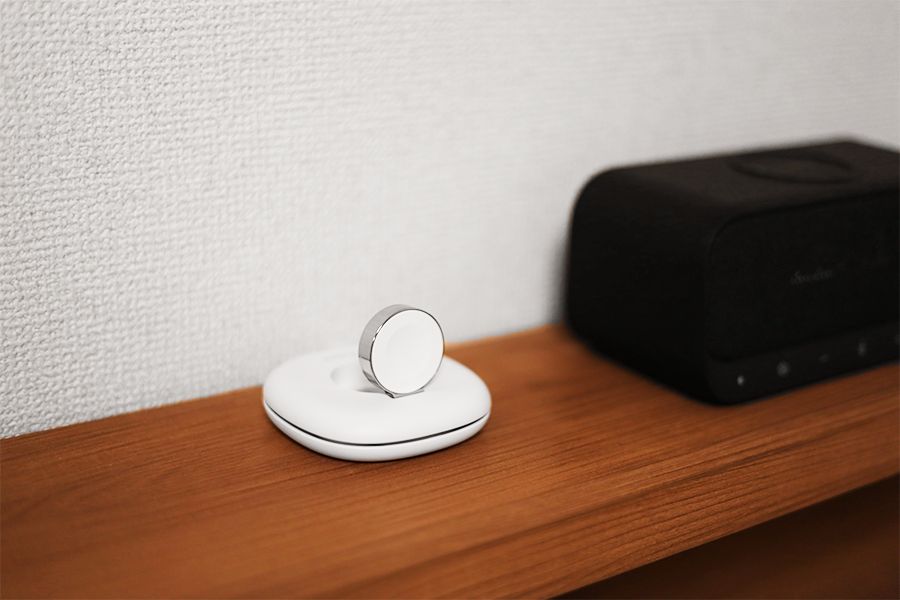 Anker Magnetic Charging Dockレビュー|スタイリッシュなApple Watch磁気充電スタンドはベッド付近にも置ける