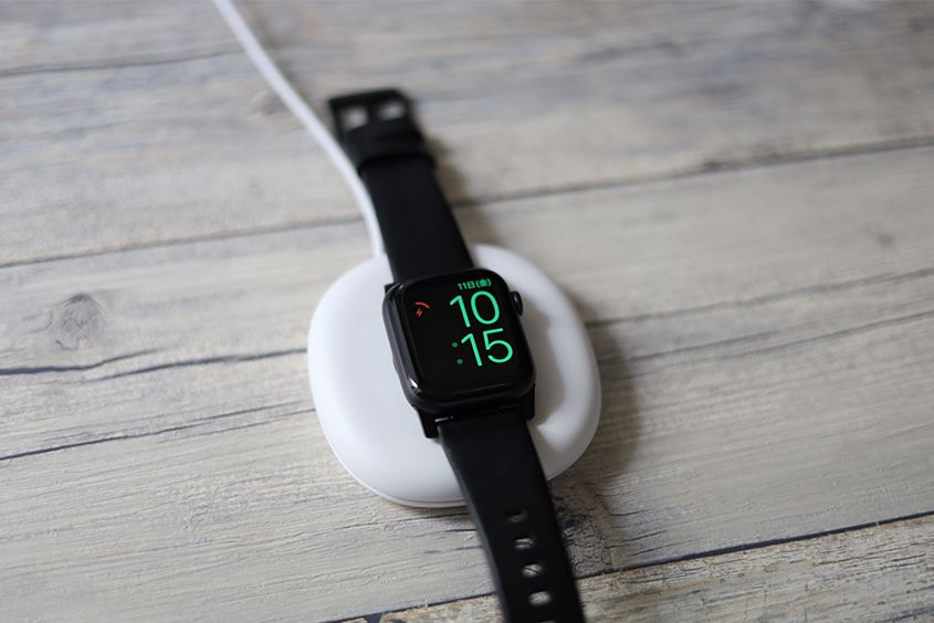 Anker Magnetic Charging Dockは平置きでApple Watchを充電できる