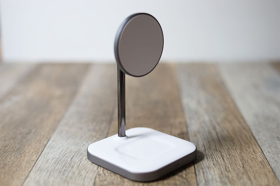 Satechi 2-in-1 MAGNETIC WIRESS CHARGING STANDの全体置き画2