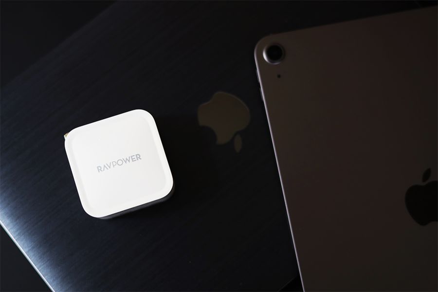RAVPower RP-PC133ならMacBookとiPadの同時充電などおすすめ