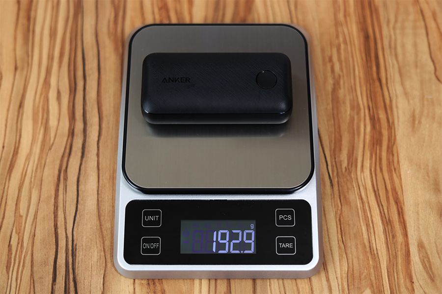 Anker PowerCore 10000 PD Reduxの重量は約193g