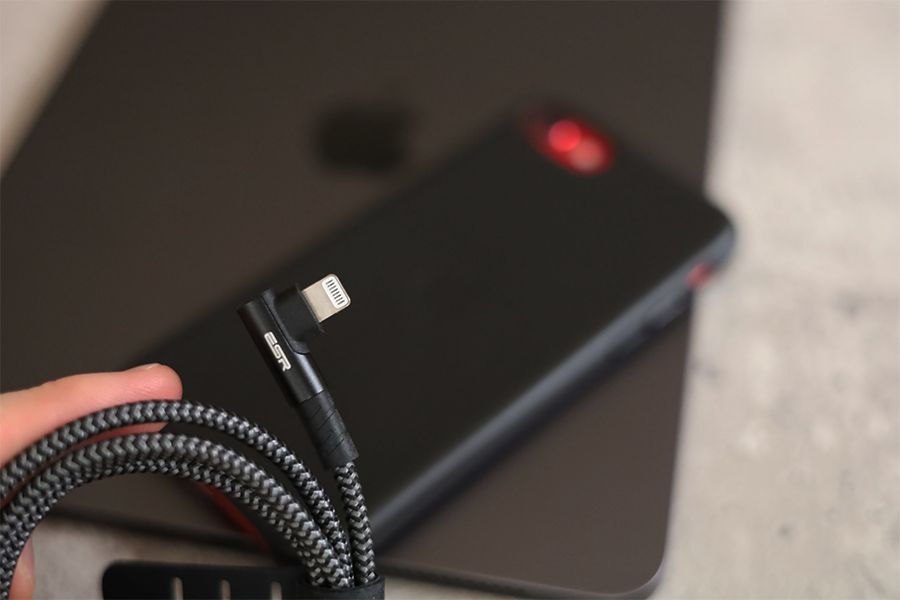 エルボータイプのライトニングはESRがおすすめ