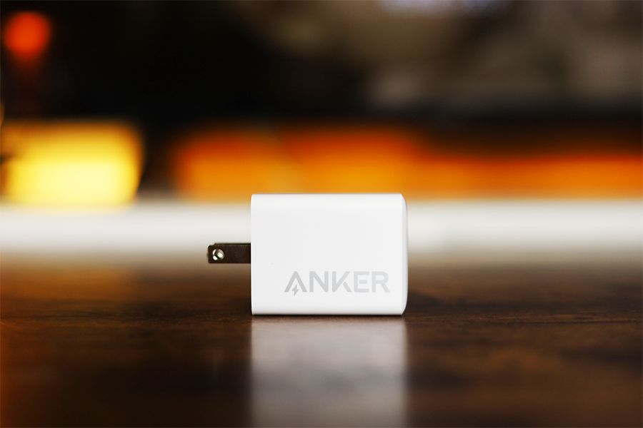 Anker PowerPortⅢ65W Pod Liteの外観側面にロゴあり