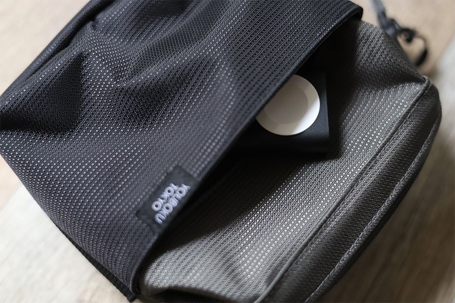 Belkin BOOST CHARGE Apple Watch用モバイルバッテリーはガジェットポーチにすっぽり収まる
