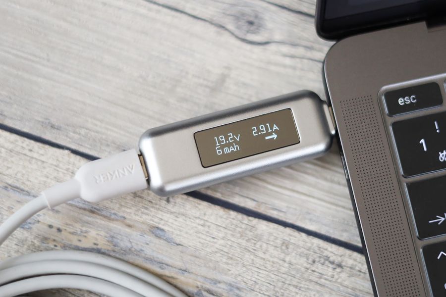 CIO LilNob 100WでMacBookPro13インチのみ充電したら約65W