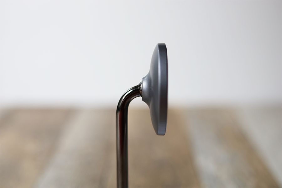 Satechi 2-in-1 MAGNETIC WIRESS CHARGING STANDはMagsafe部分が可動する