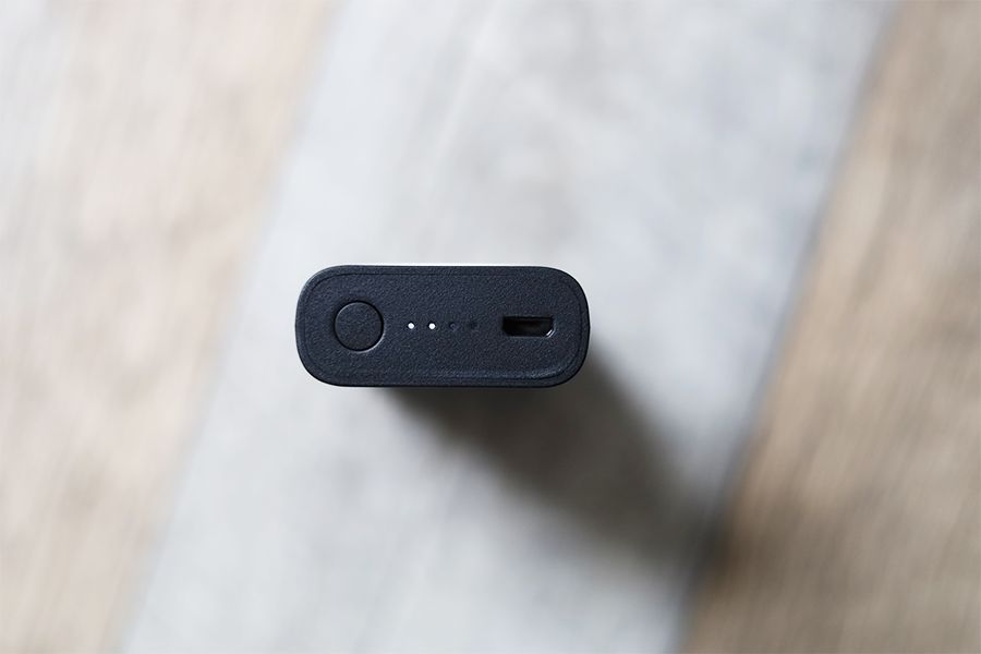 Belkin BOOST CHARGE Apple Watch用モバイルバッテリーのLEDは4段階