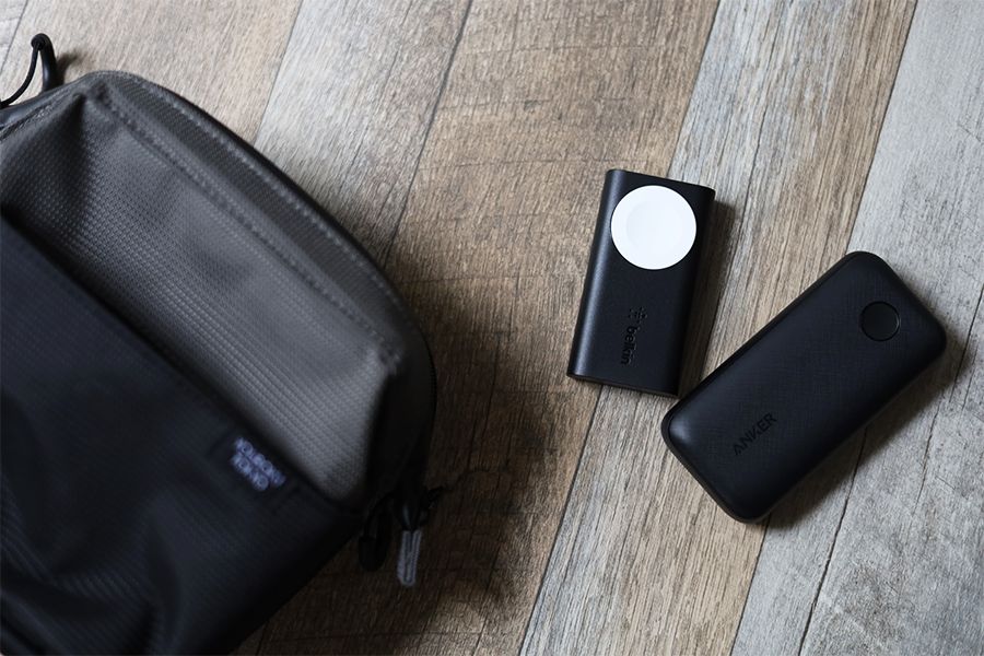 Belkin BOOST CHARGE Apple Watch用モバイルバッテリーとAnkerモバイルバッテリーと比較してもさらに小さい