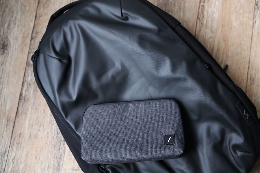 NATIVE UNION STOW LITE ORGANIZERをバックパックに収める