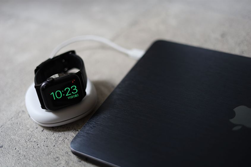 Anker Magnetic Charging DockはMacBookでも充電可能