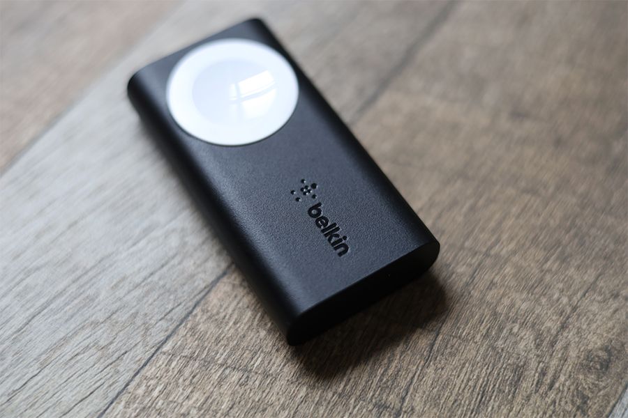 Belkin BOOST CHARGE Apple Watch用モバイルバッテリーはミニマルでおしゃれデザイン