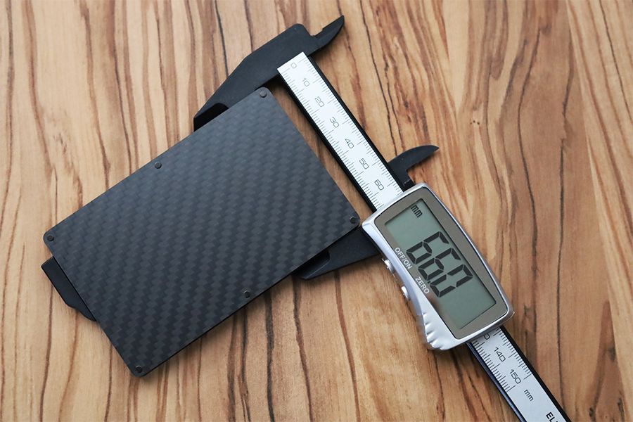 Zeprion クレカスキミング防止のスライド式ケースの奥行きは約6.6cm